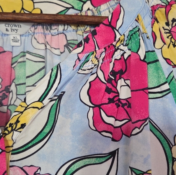 Crown & Ivy Floral Pullover XL Peasant  BLouse With Smocking Detail - Picture 3 of 8